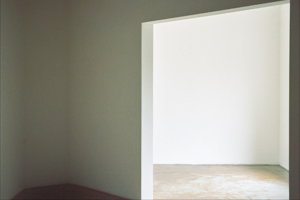 Minimal interior doorway
